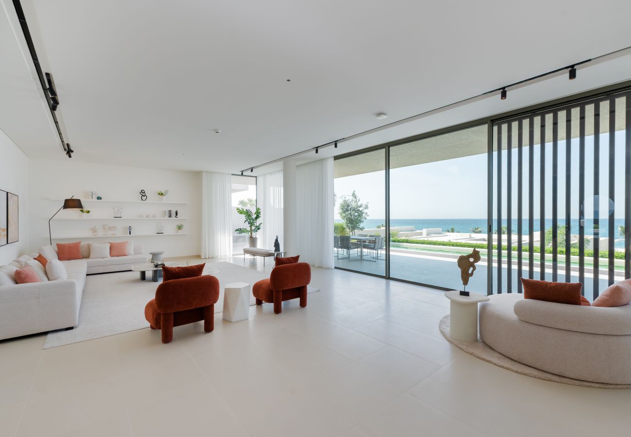 Villa in Ajman - Luxe 4BR Villa | Private Pool & Beach | Al Zorah