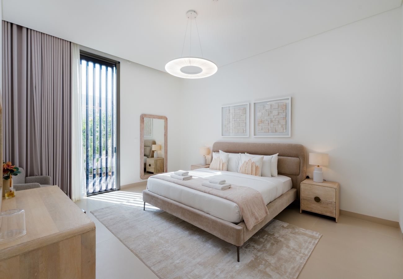 Villa in Ajman - Luxe 4BR Villa | Private Pool & Beach | Al Zorah