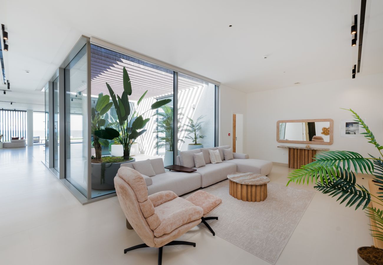 Villa in Ajman - Luxe 4BR Villa | Private Pool & Beach | Al Zorah