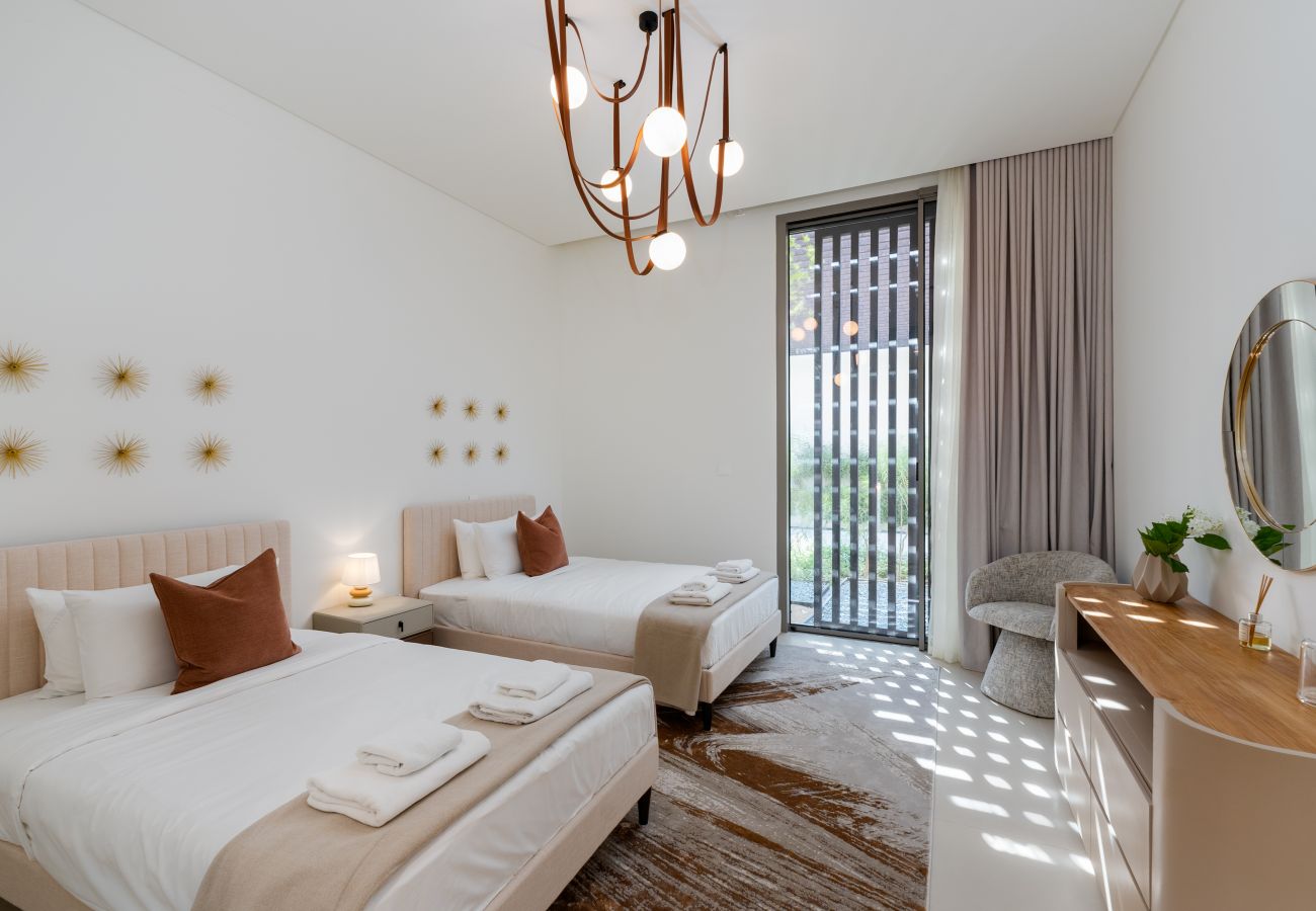 Villa in Ajman - Luxe 4BR Villa | Private Pool & Beach | Al Zorah