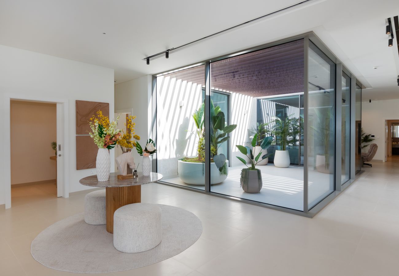 Villa in Ajman - Luxe 4BR Villa | Private Pool & Beach | Al Zorah