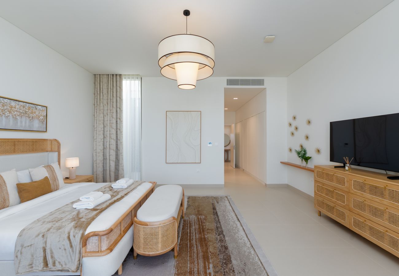 Villa in Ajman - Luxe 4BR Villa | Private Pool & Beach | Al Zorah