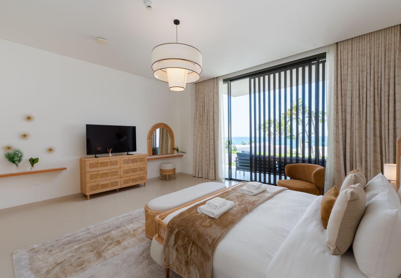 Villa in Ajman - Luxe 4BR Villa | Private Pool & Beach | Al Zorah