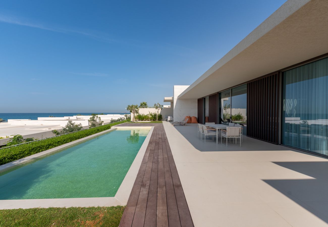 Villa in Ajman - Luxe 4BR Villa | Private Pool & Beach | Al Zorah