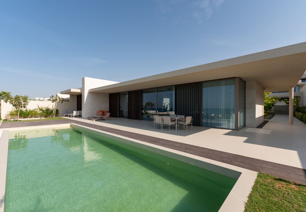 Villa in Ajman - Luxe 4BR Villa | Private Pool & Beach | Al Zorah