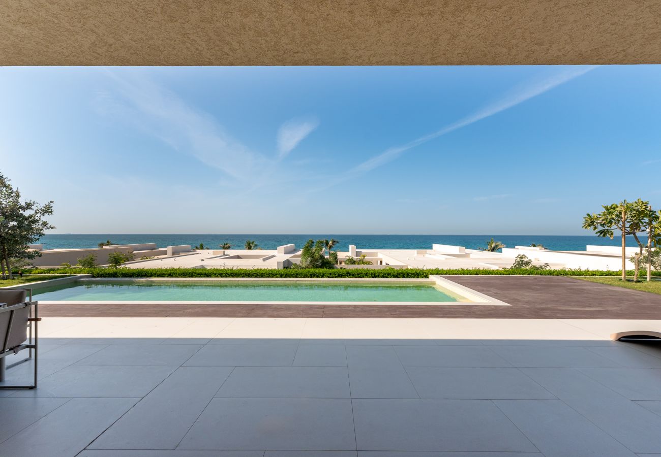 Villa in Ajman - Luxe 4BR Villa | Private Pool & Beach | Al Zorah