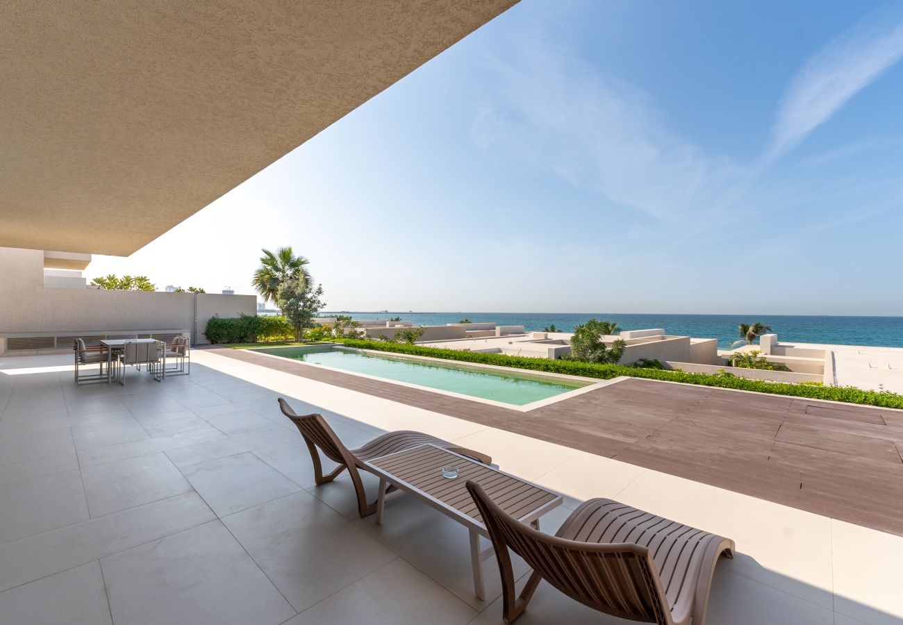 Villa in Ajman - Luxe 4BR Villa | Private Pool & Beach | Al Zorah