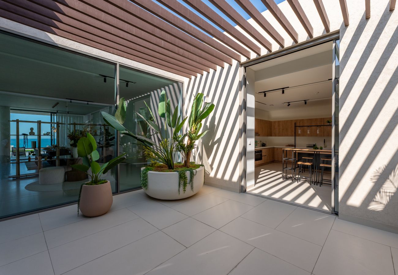 Villa in Ajman - Luxe 4BR Villa | Private Pool & Beach | Al Zorah