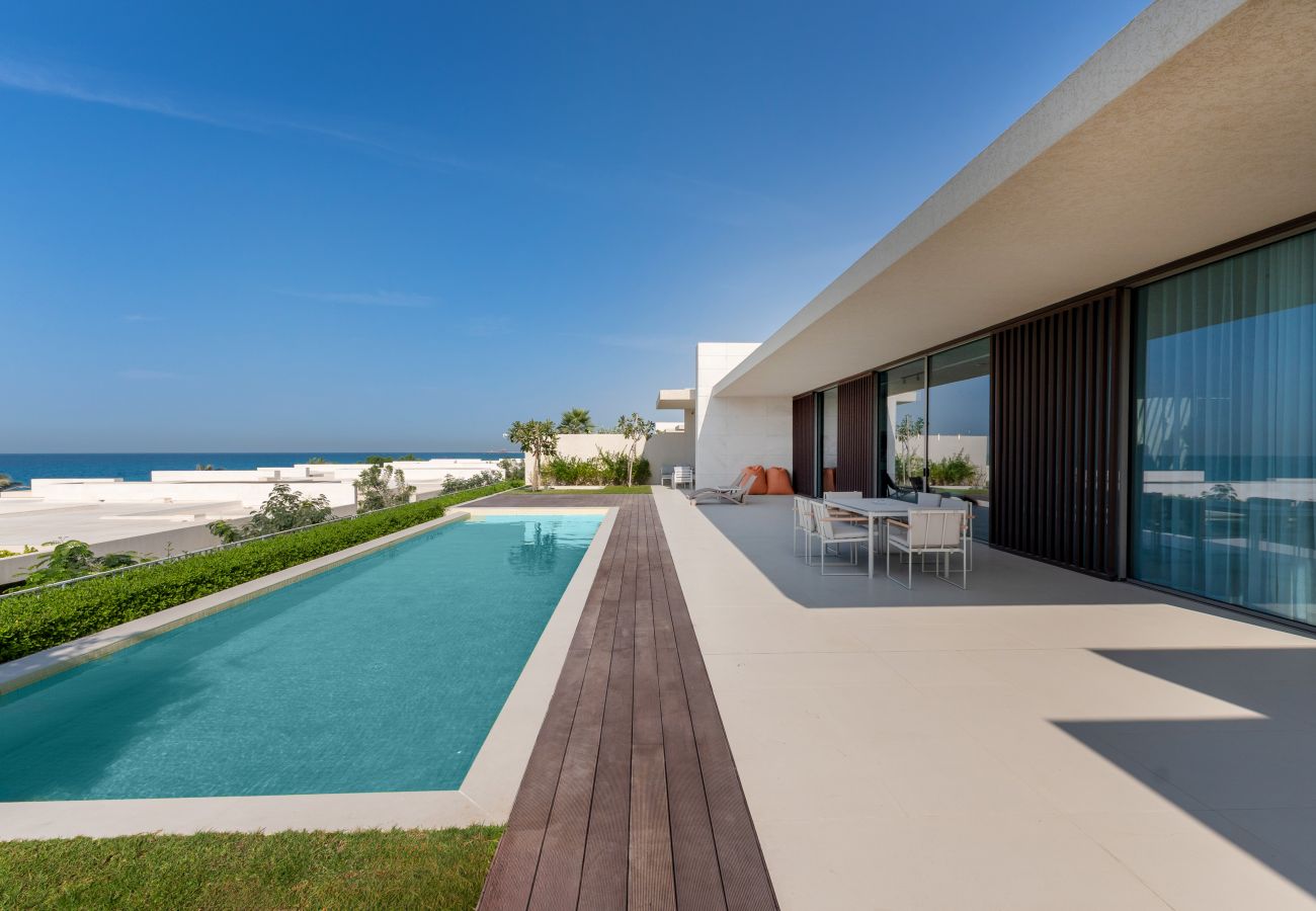 Villa in Ajman - Luxe 4BR Villa | Private Pool & Beach | Al Zorah