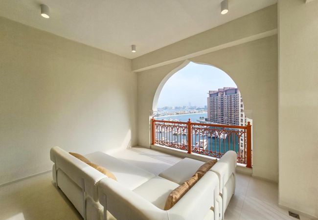 Apartment in Dubai - Modern Palm 2BR | Panoramic Frond & Yacht Views