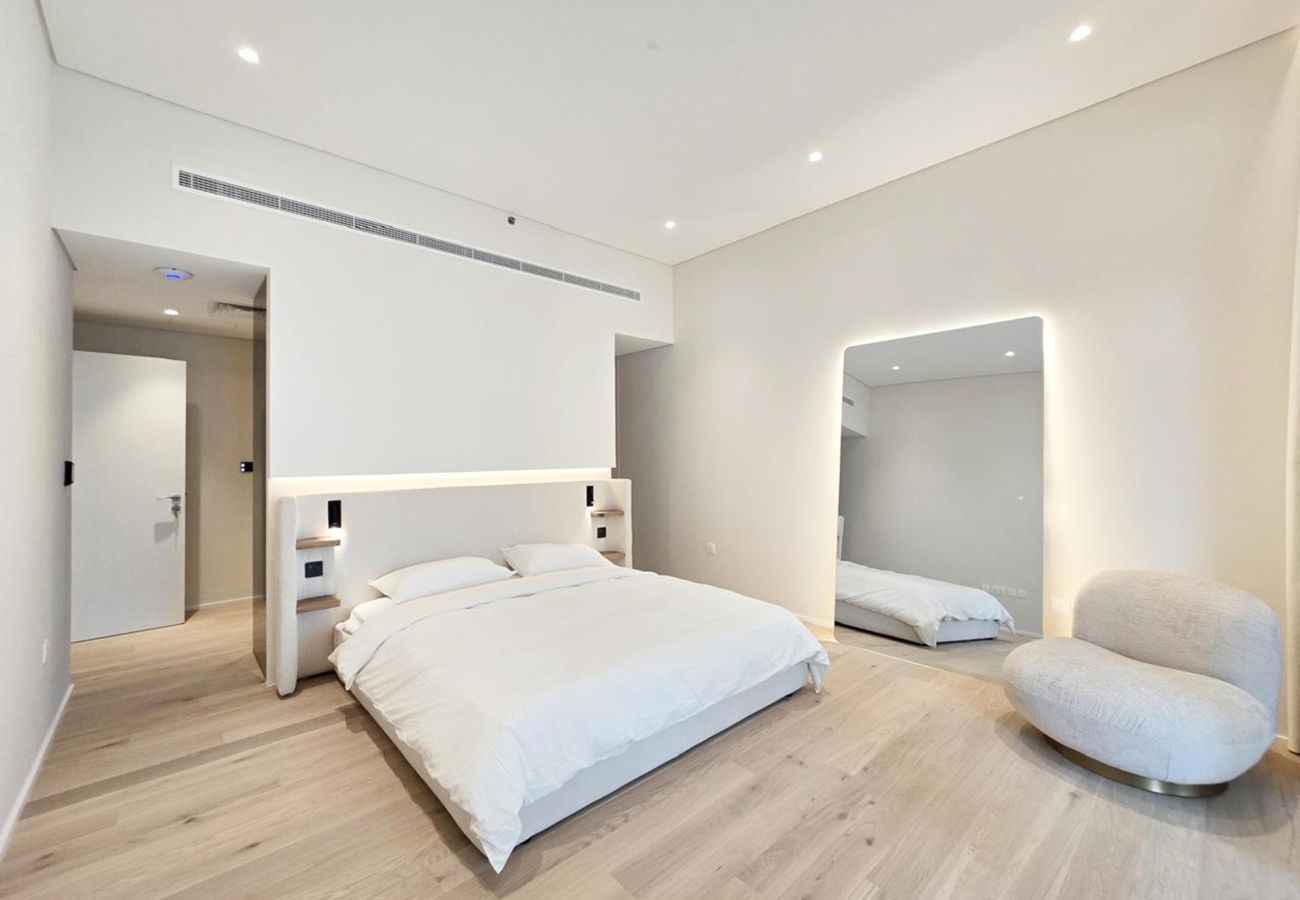 Apartment in Dubai - Modern Palm 2BR | Panoramic Frond & Yacht Views