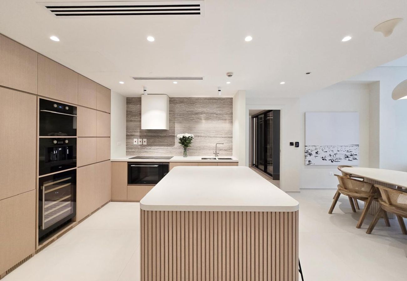 Apartment in Dubai - Modern Palm 2BR | Panoramic Frond & Yacht Views