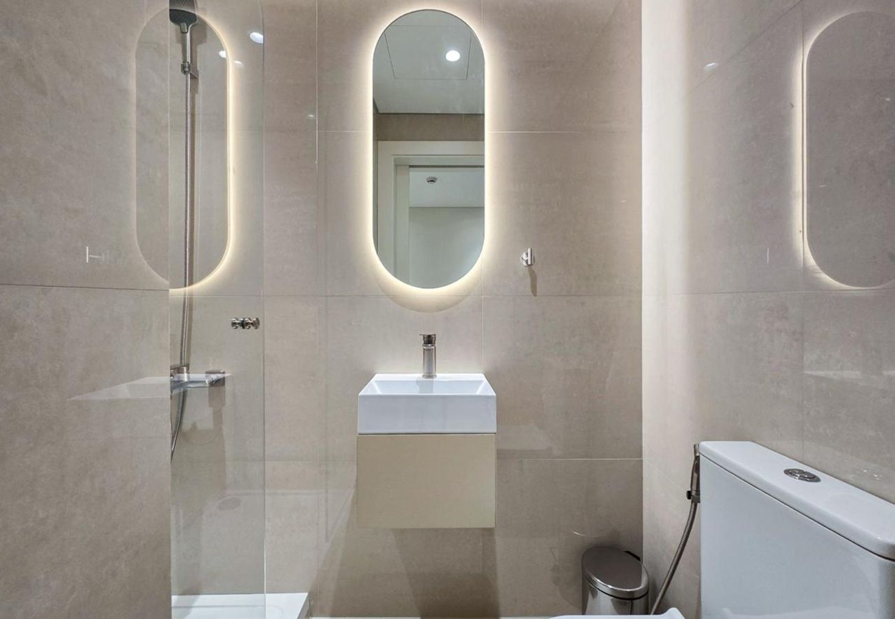 Apartment in Dubai - Modern Palm 2BR | Panoramic Frond & Yacht Views