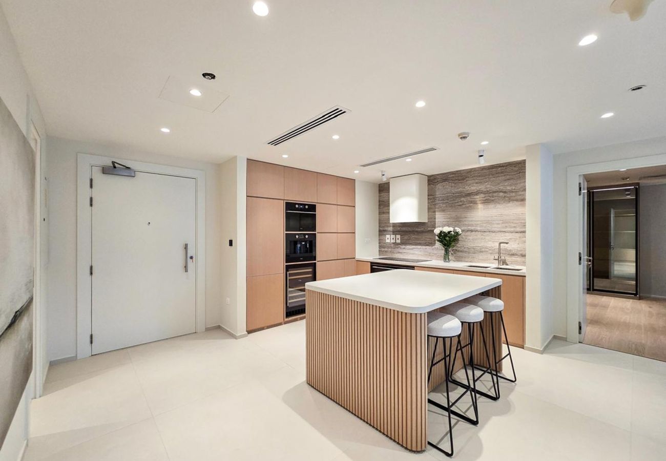 Apartment in Dubai - Modern Palm 2BR | Panoramic Frond & Yacht Views