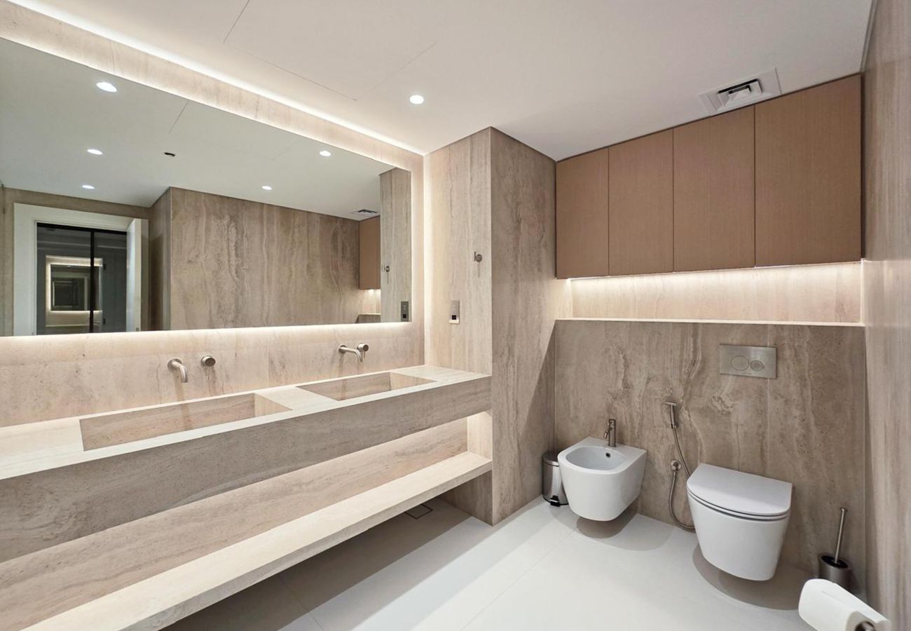 Apartment in Dubai - Modern Palm 2BR | Panoramic Frond & Yacht Views