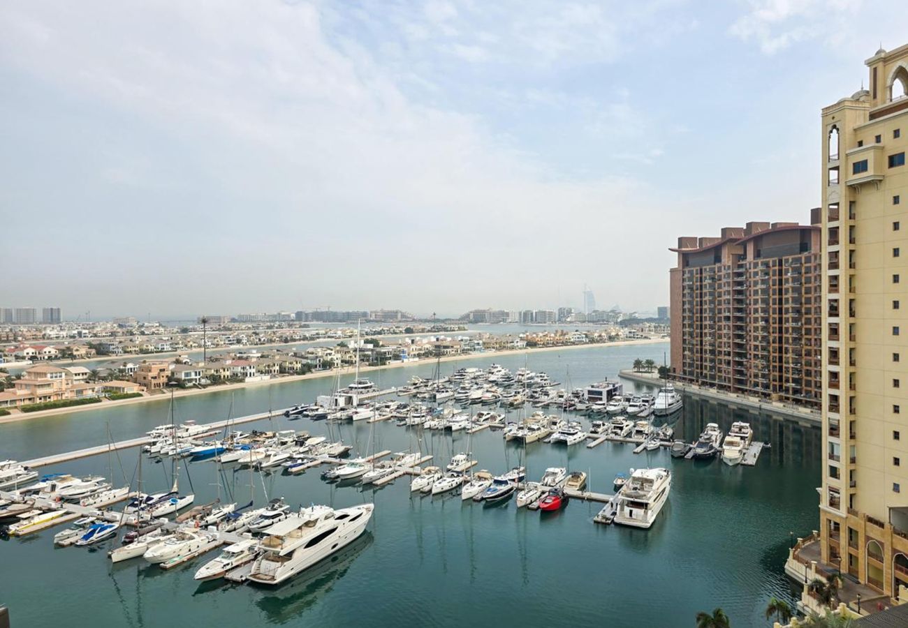 Apartment in Dubai - Modern Palm 2BR | Panoramic Frond & Yacht Views