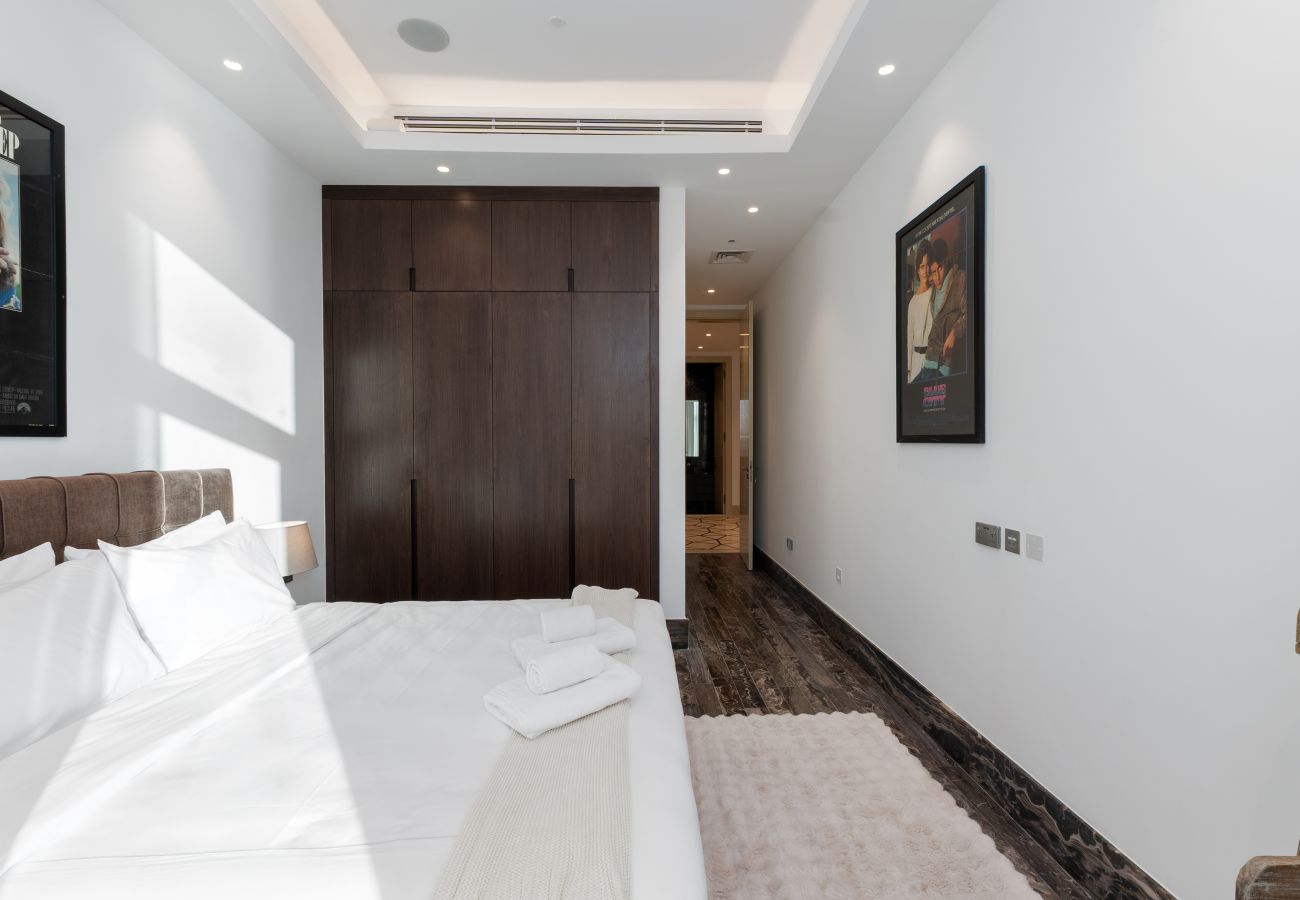 Apartment in Dubai - 4BR Palm Penthouse: Private Pool & Beach Access