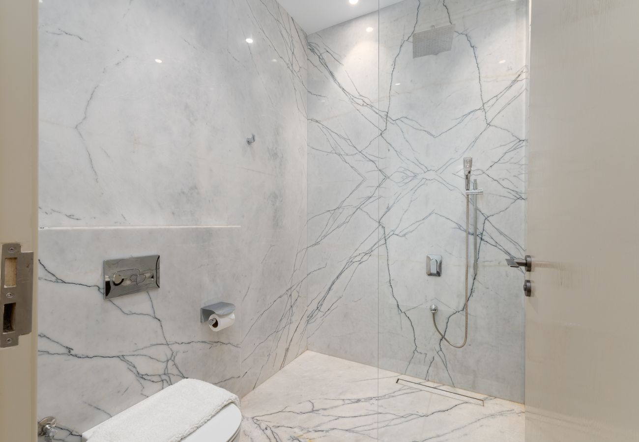 Apartment in Dubai - 4BR Palm Penthouse: Private Pool & Beach Access