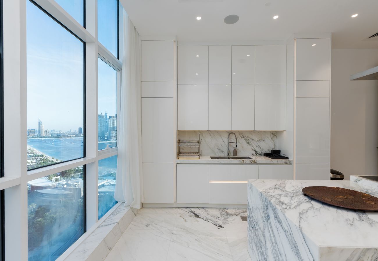 Apartment in Dubai - 4BR Palm Penthouse: Private Pool & Beach Access