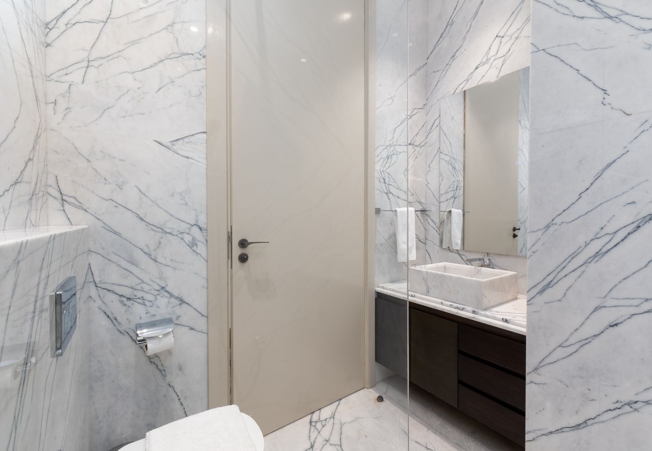 Apartment in Dubai - 4BR Palm Penthouse: Private Pool & Beach Access