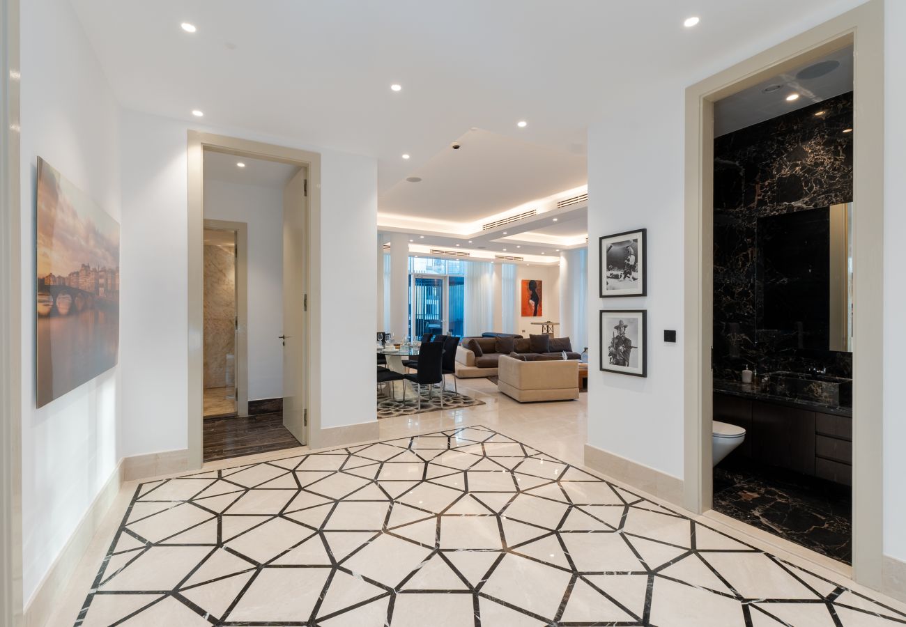 Apartment in Dubai - 4BR Palm Penthouse: Private Pool & Beach Access