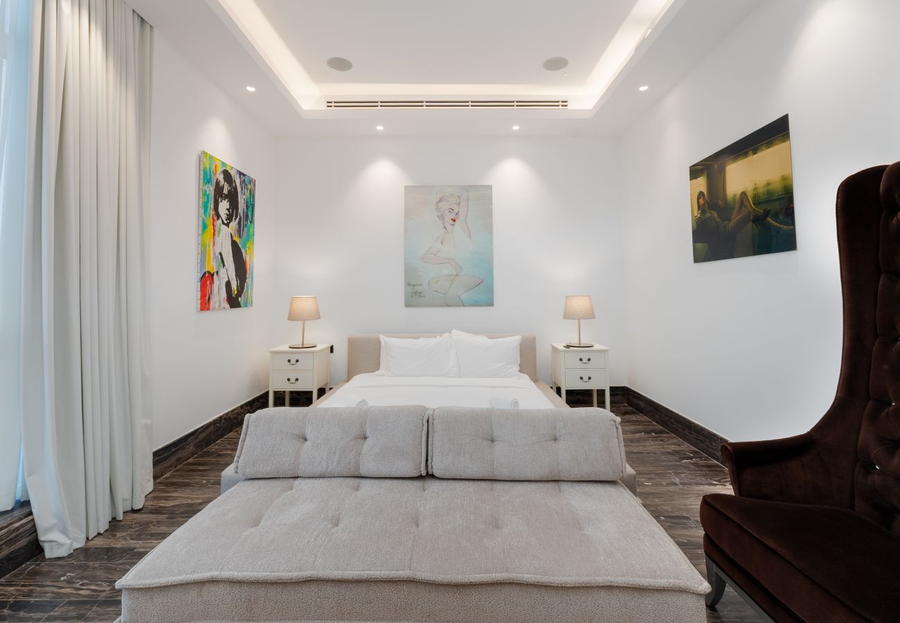 Apartment in Dubai - 4BR Palm Penthouse: Private Pool & Beach Access