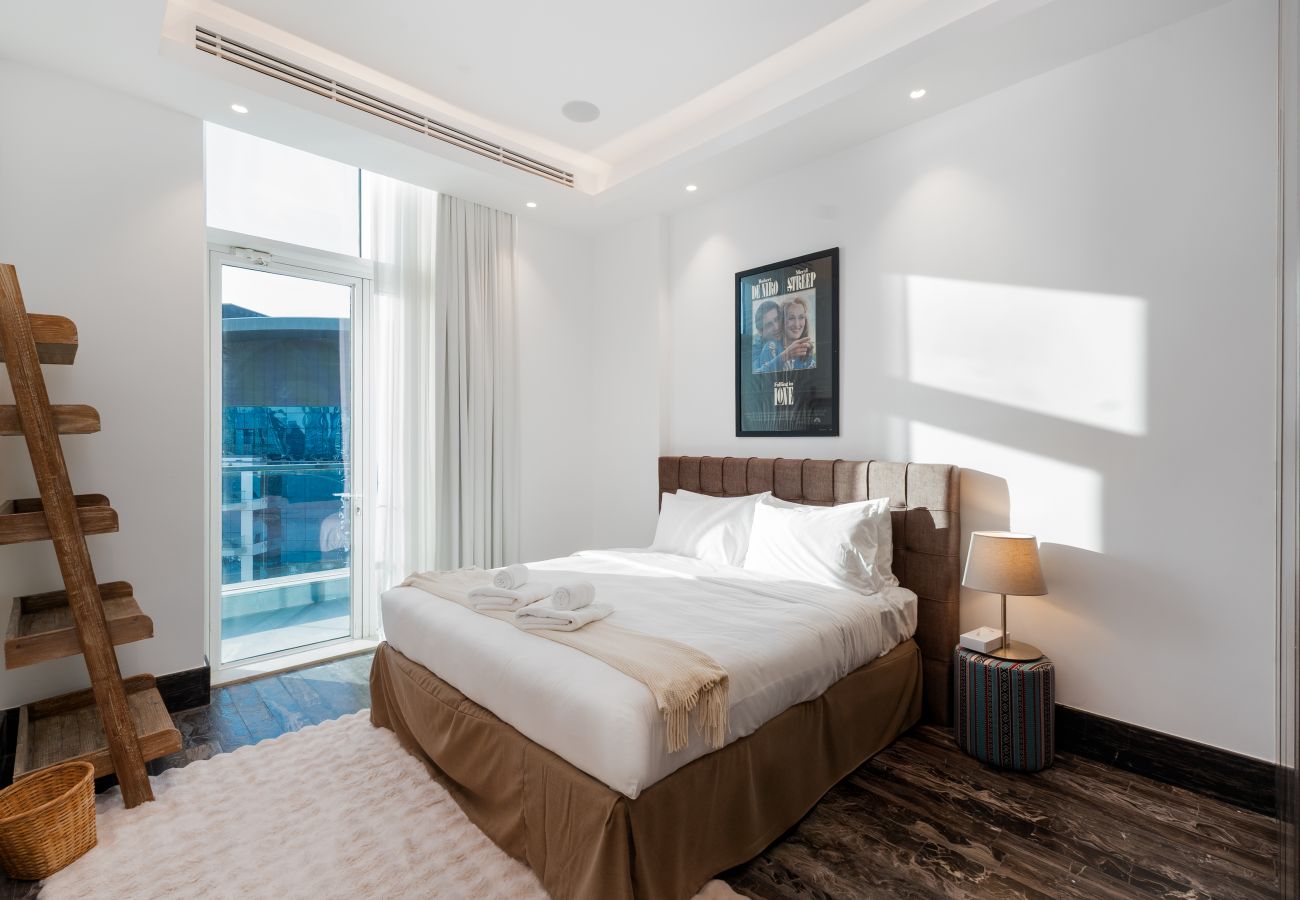 Apartment in Dubai - 4BR Palm Penthouse: Private Pool & Beach Access