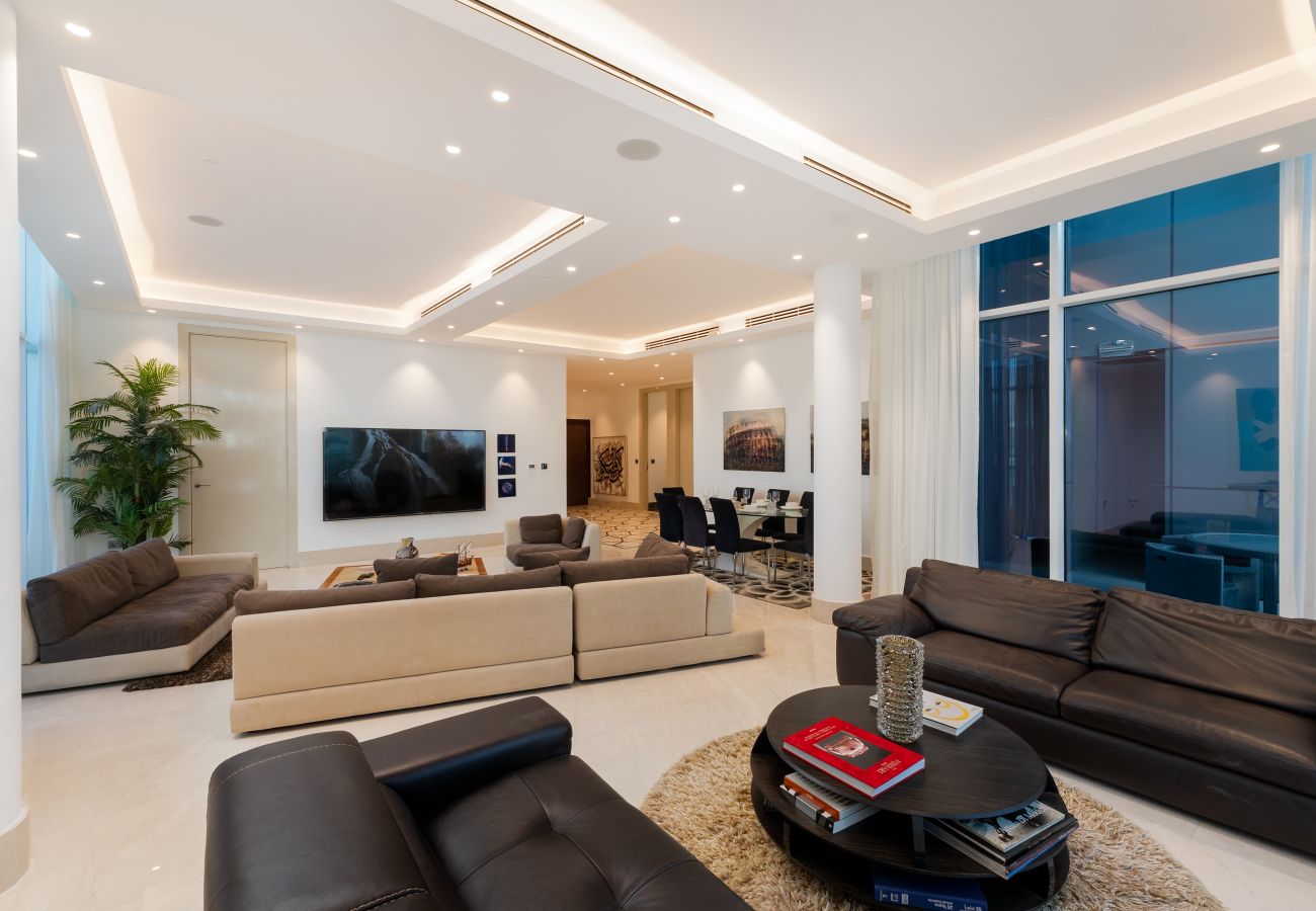 Apartment in Dubai - 4BR Palm Penthouse: Private Pool & Beach Access