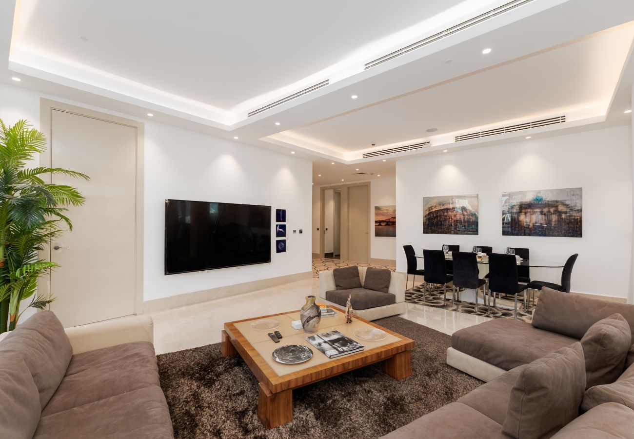 Apartment in Dubai - 4BR Palm Penthouse: Private Pool & Beach Access