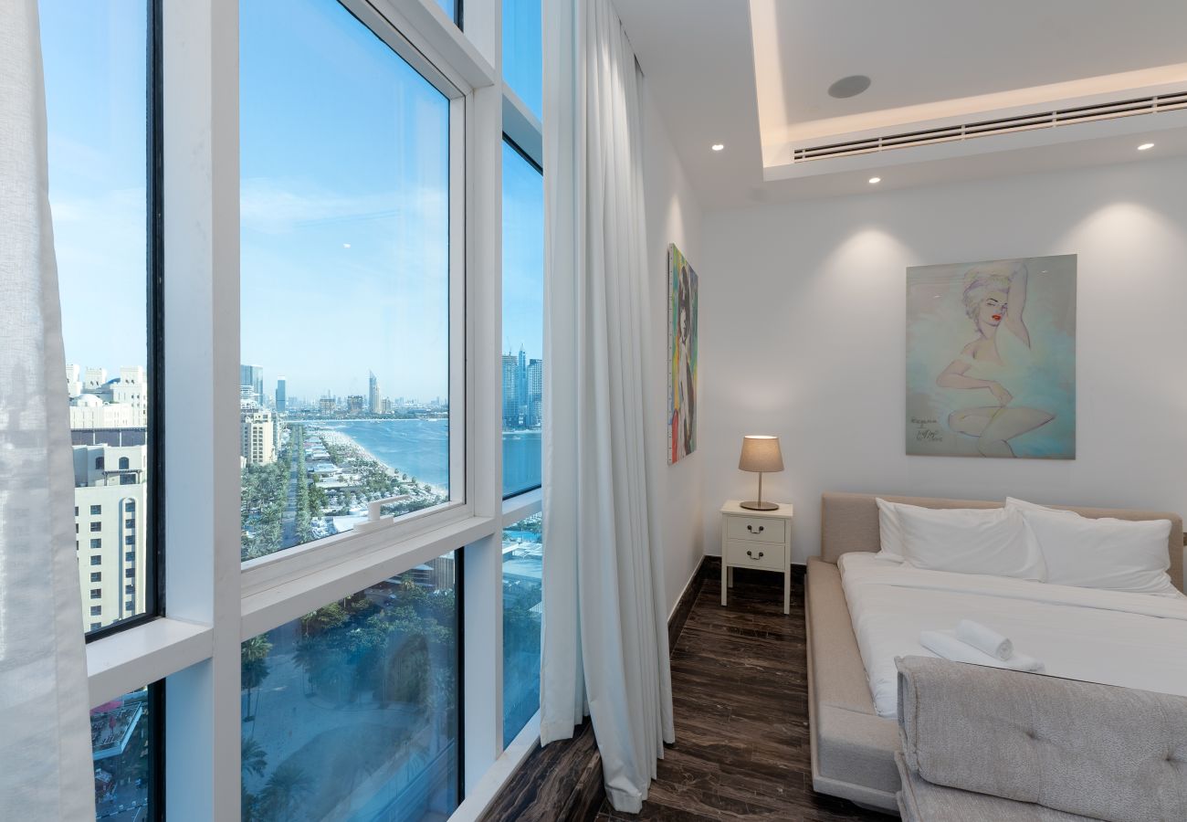 Apartment in Dubai - 4BR Palm Penthouse: Private Pool & Beach Access