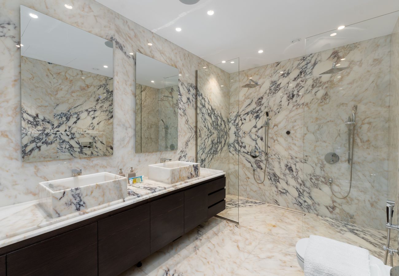 Apartment in Dubai - 4BR Palm Penthouse: Private Pool & Beach Access