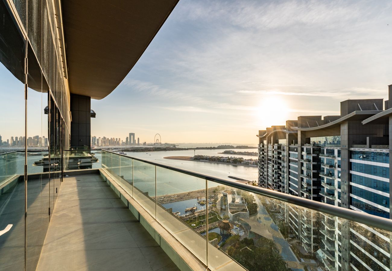 Apartment in Dubai - 4BR Palm Penthouse: Private Pool & Beach Access