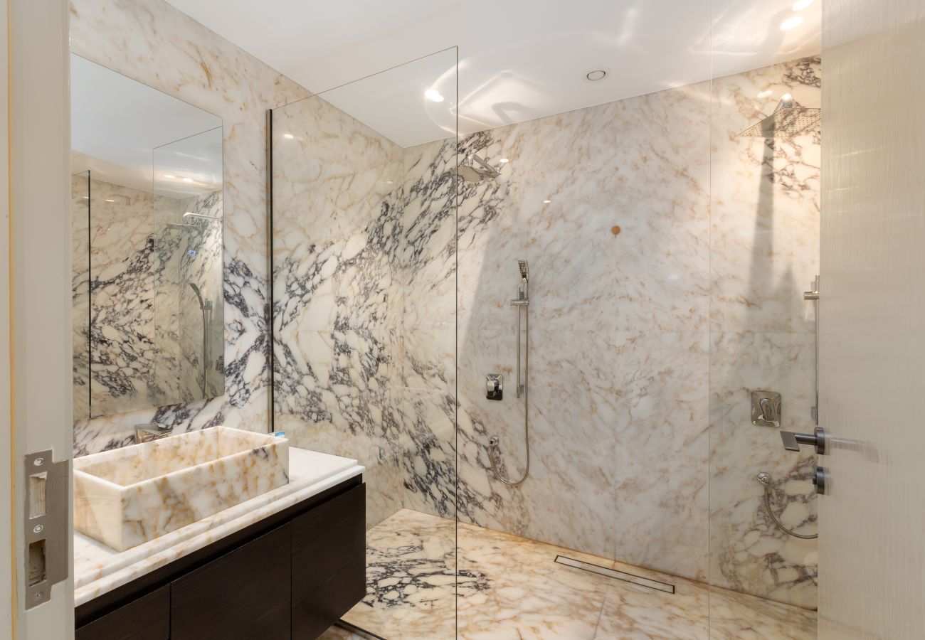 Apartment in Dubai - 4BR Palm Penthouse: Private Pool & Beach Access