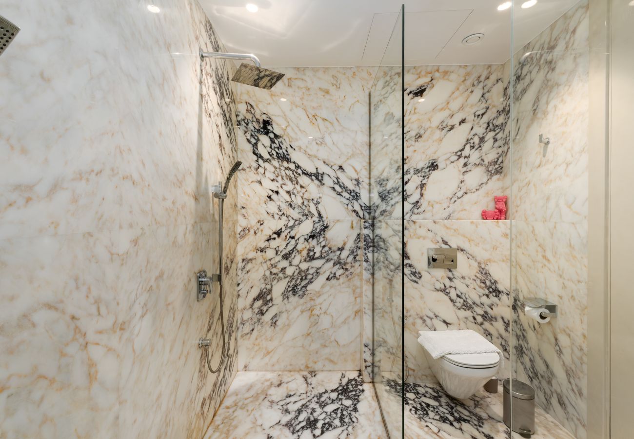 Apartment in Dubai - 4BR Palm Penthouse: Private Pool & Beach Access