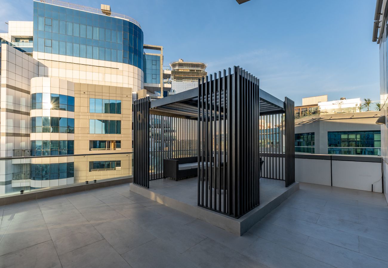 Apartment in Dubai - 4BR Palm Penthouse: Private Pool & Beach Access