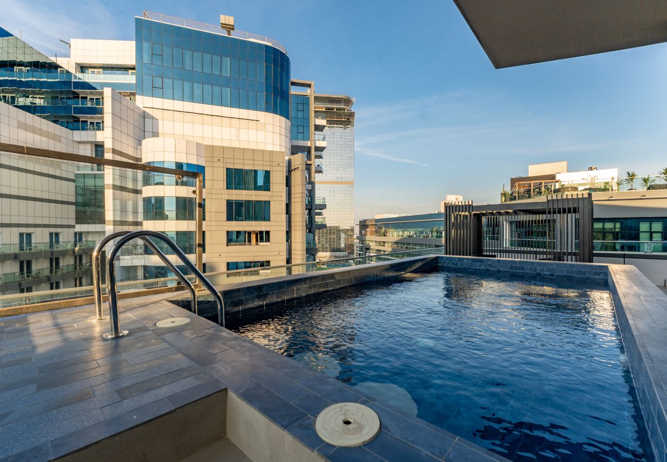 Apartment in Dubai - 4BR Palm Penthouse: Private Pool & Beach Access