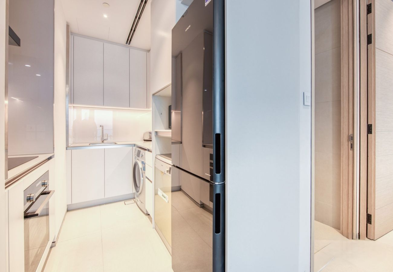 Apartment in Dubai - 1BR Marina View Apt at Address JBR