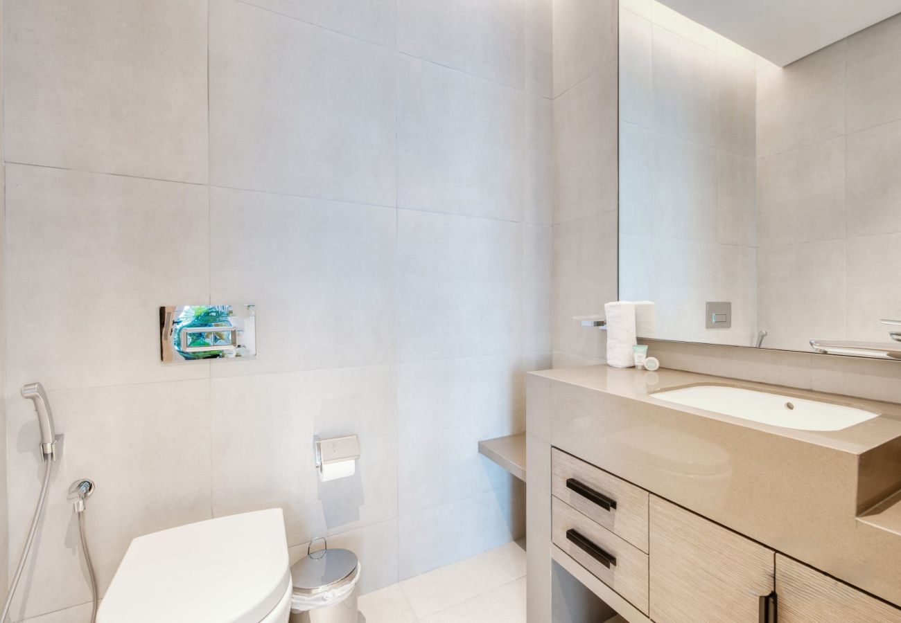 Apartment in Dubai - 1BR Marina View Apt at Address JBR