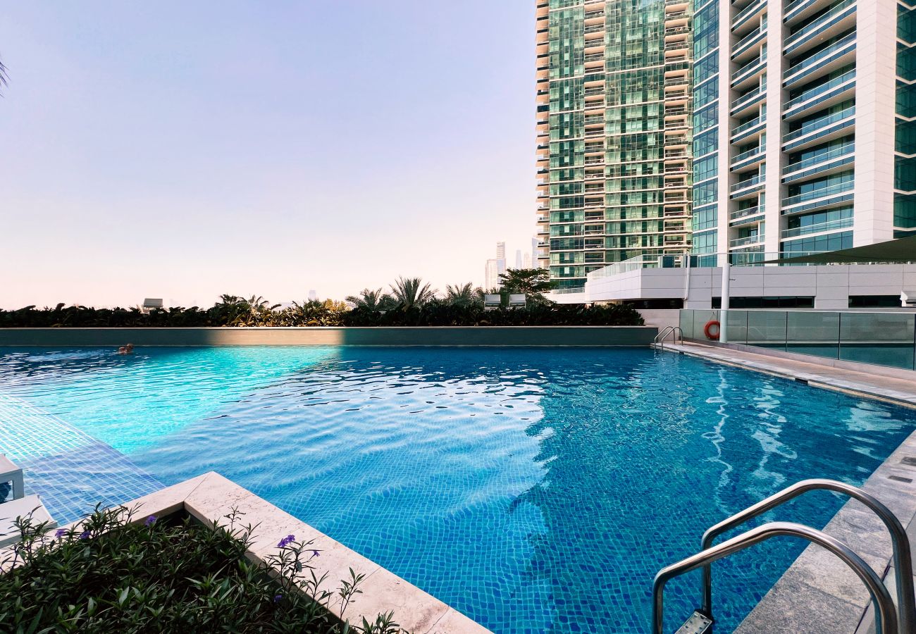 Apartment in Dubai - 1BR Marina View Apt at Address JBR