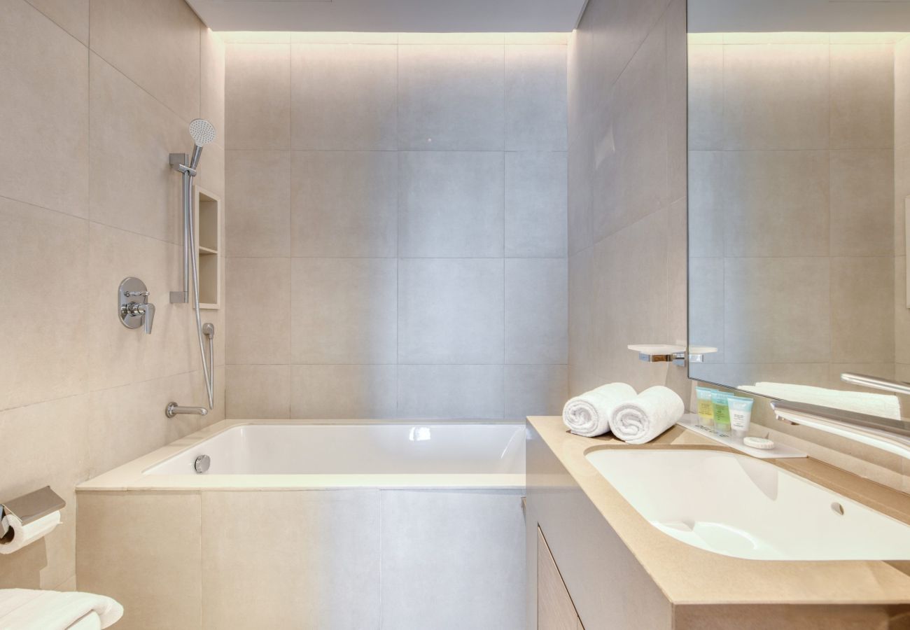 Apartment in Dubai - Vibrant 1BR Retreat at Address JBR