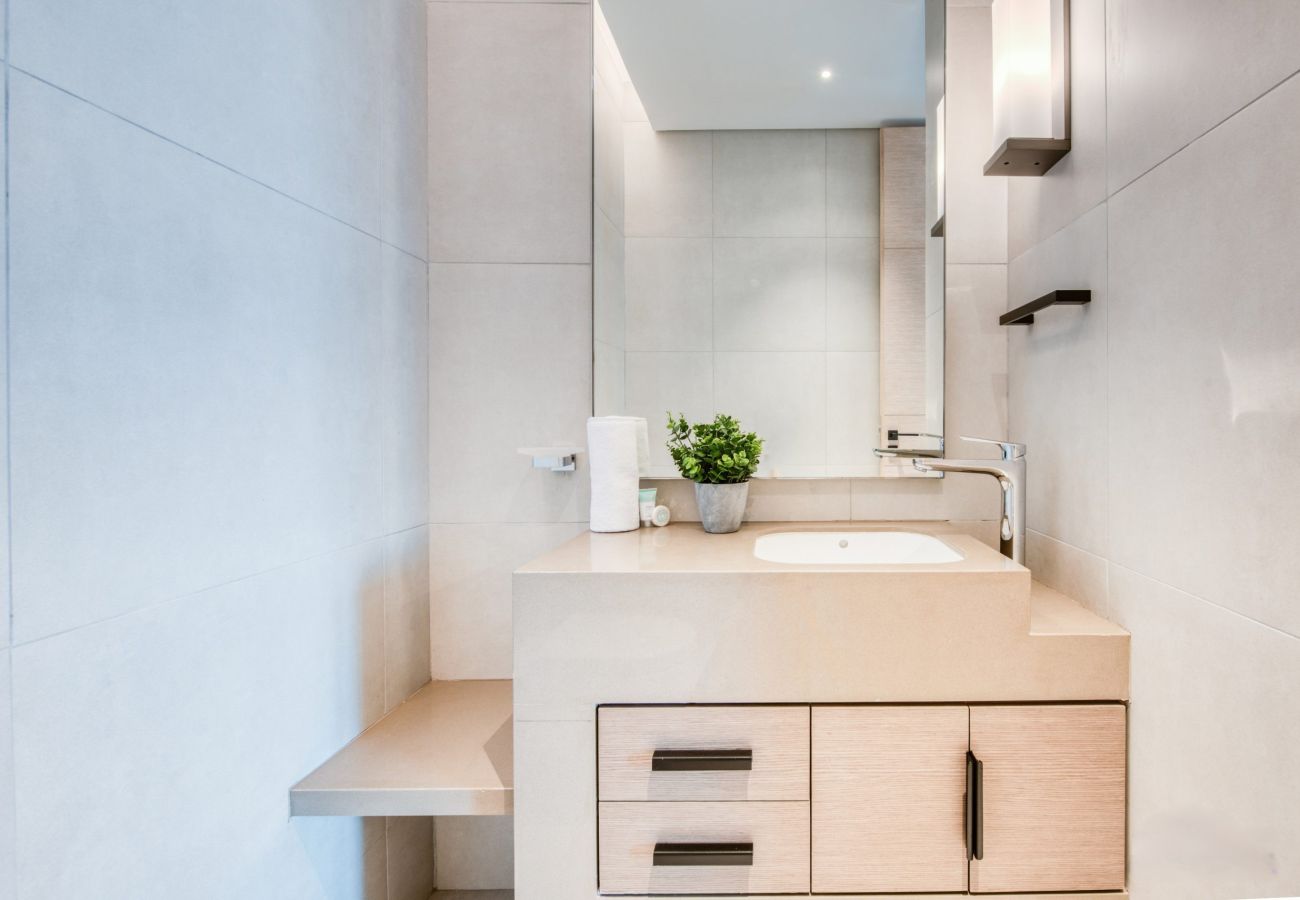 Apartment in Dubai - Vibrant 1BR Retreat at Address JBR