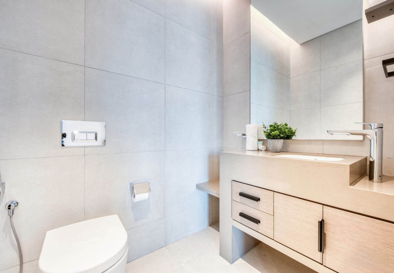 Apartment in Dubai - Vibrant 1BR Retreat at Address JBR