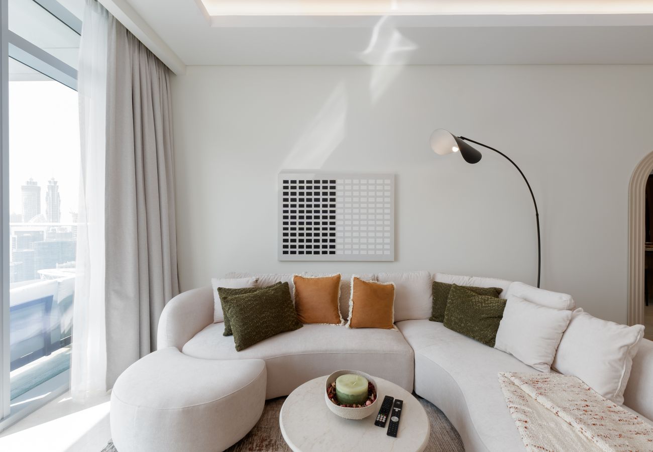 Apartment in Dubai - Chic 2BR + Maid’s | Walk to Dubai Mall & Opera