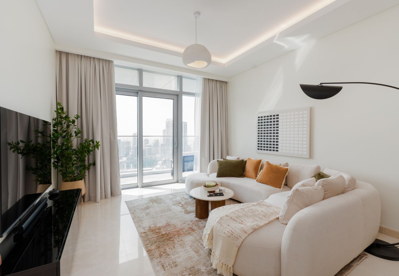 Apartment in Dubai - Chic 2BR + Maid’s | Walk to Dubai Mall & Opera
