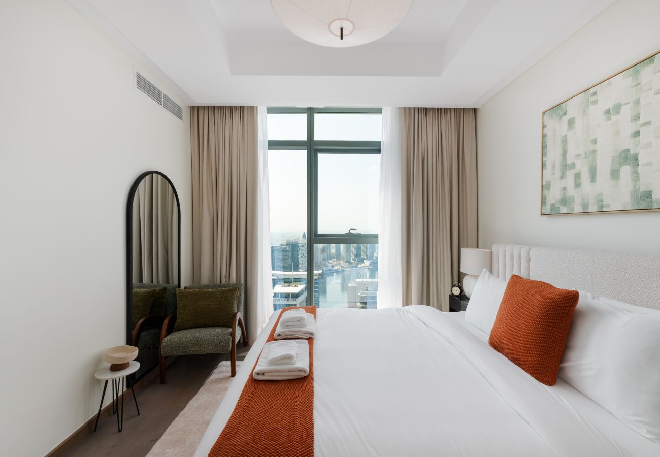 Apartment in Dubai - Chic 2BR + Maid’s | Walk to Dubai Mall & Opera