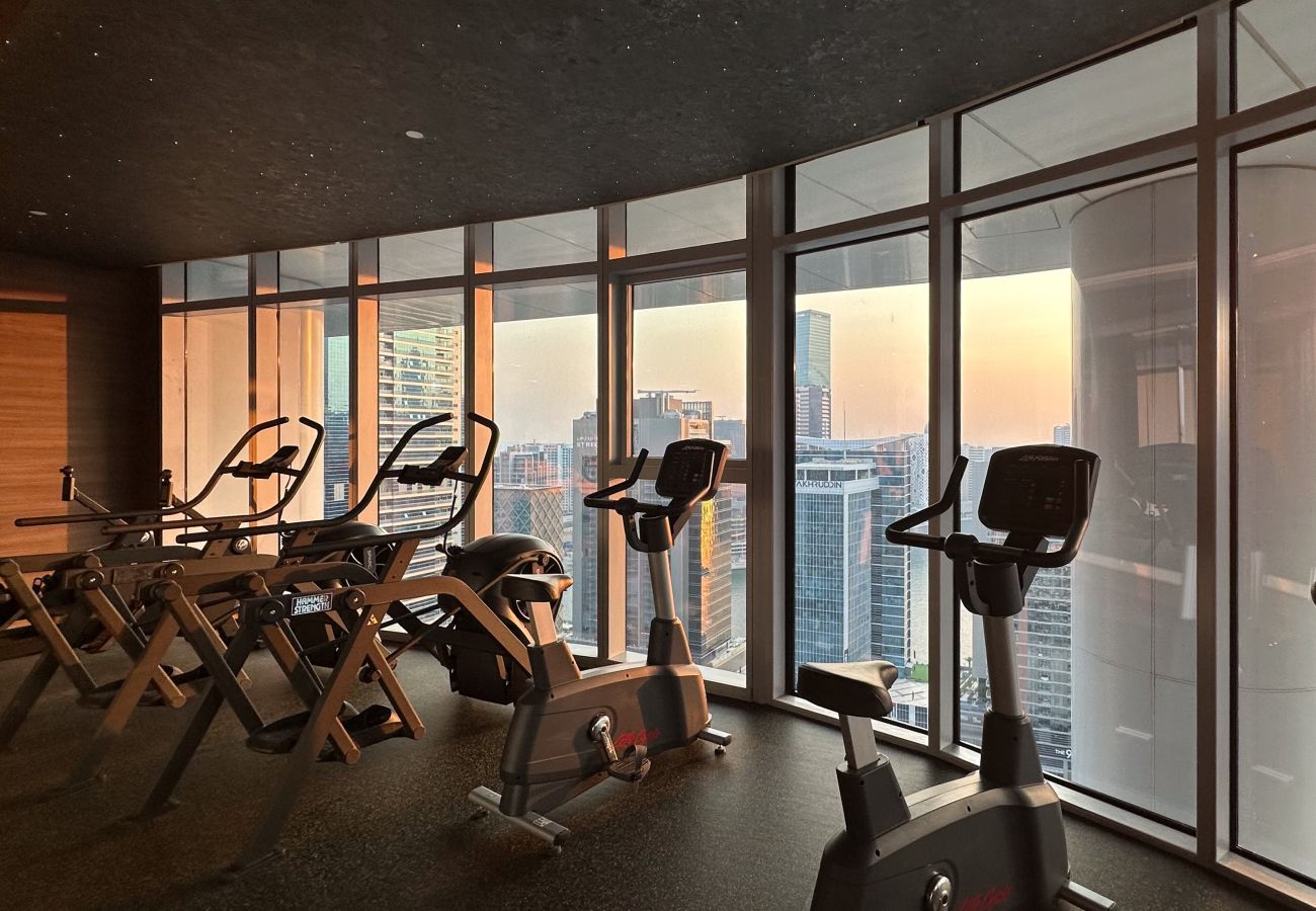 Apartment in Dubai - Chic 2BR + Maid’s | Walk to Dubai Mall & Opera