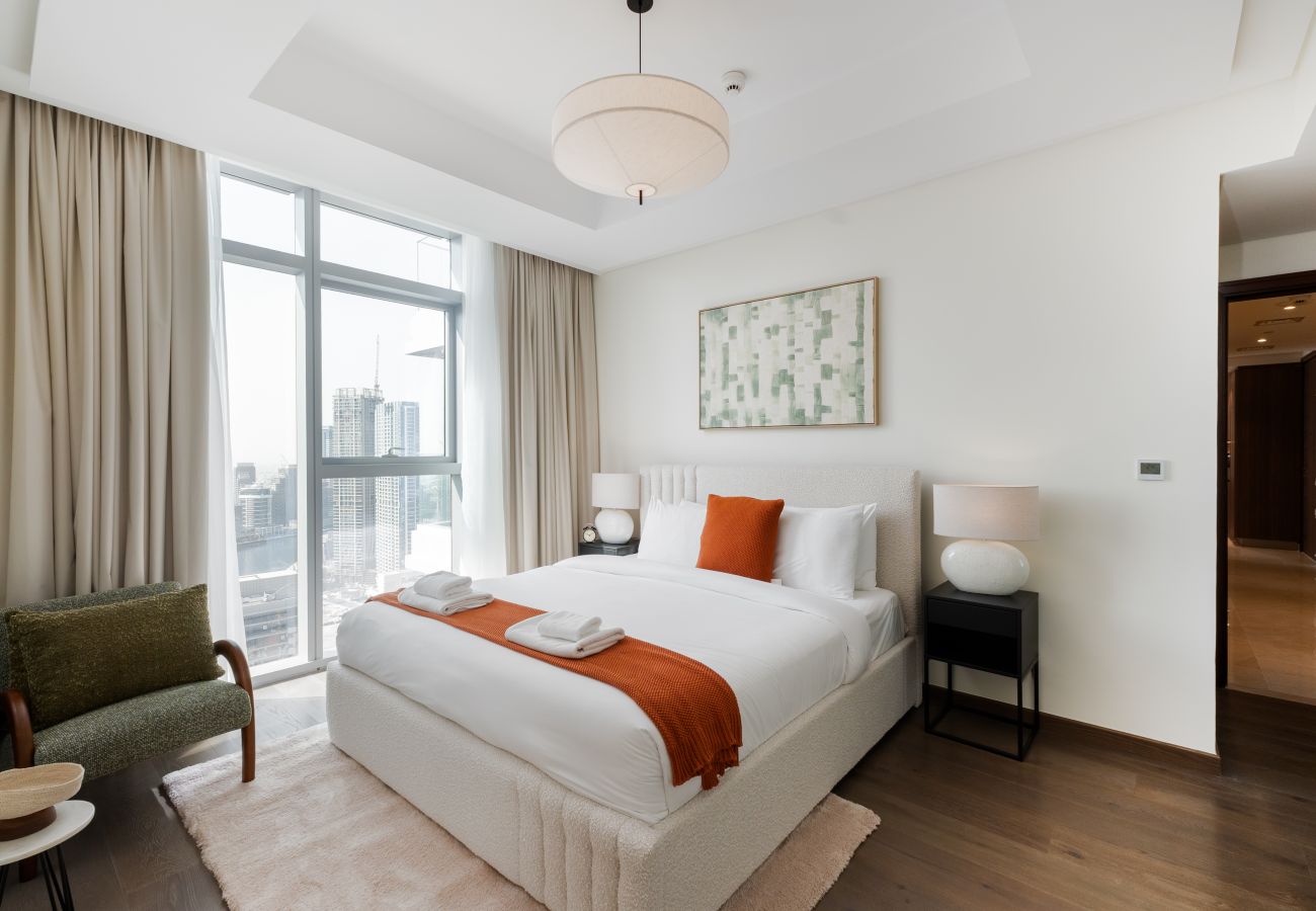 Apartment in Dubai - Chic 2BR + Maid’s | Walk to Dubai Mall & Opera