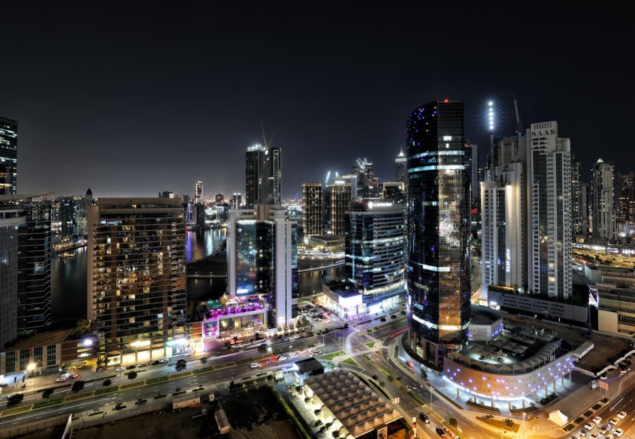 Apartment in Dubai - Chic 2BR + Maid’s | Walk to Dubai Mall & Opera