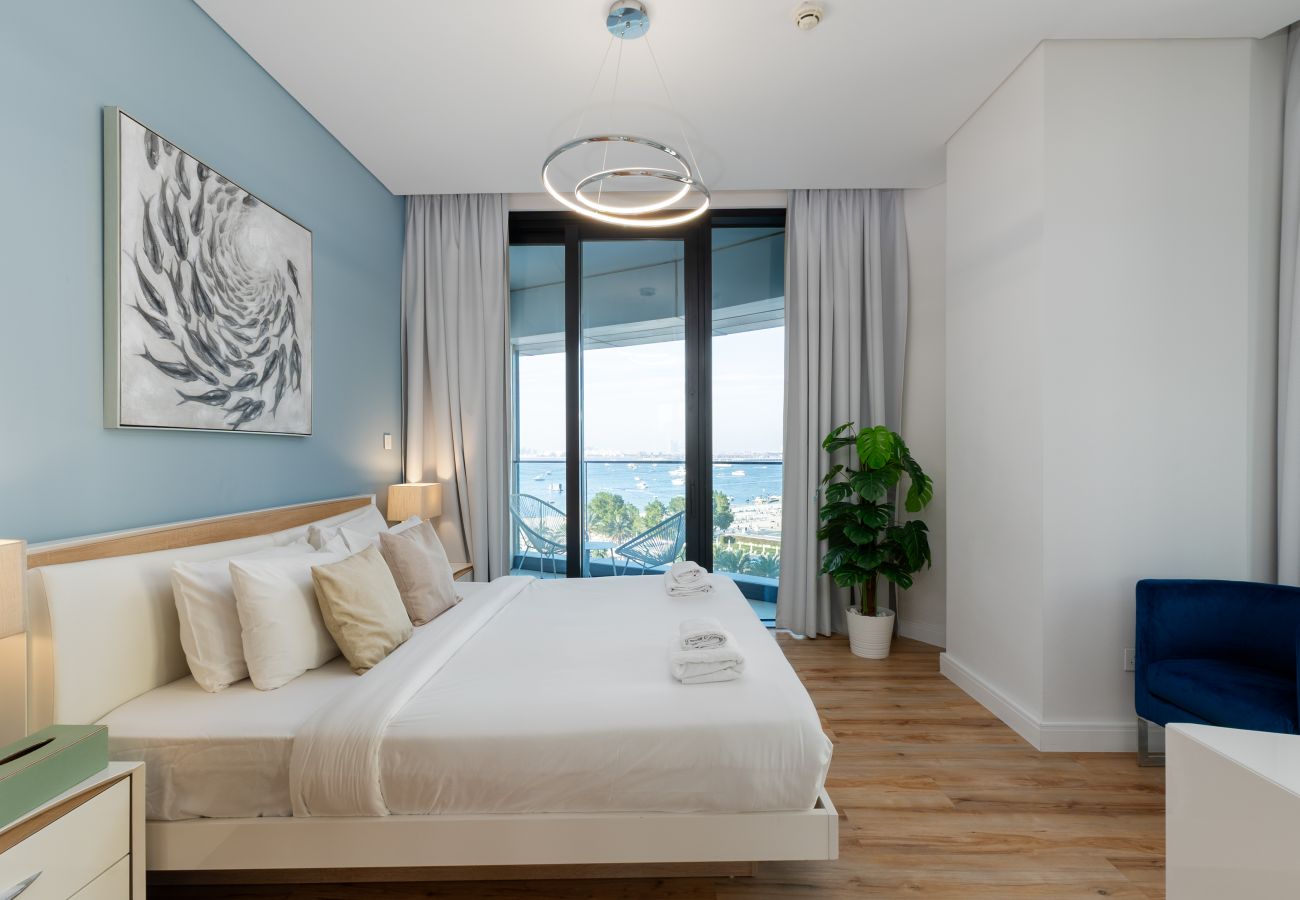 Apartment in Dubai - Modern 3BR + Maid's | Iconic Ain Dubai Views