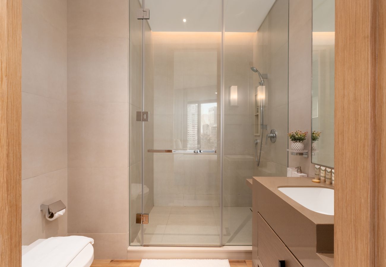 Apartment in Dubai - Modern 3BR + Maid's | Iconic Ain Dubai Views